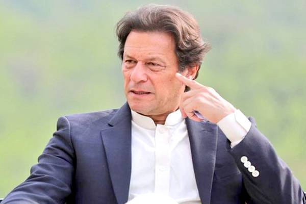 عمران خان نے مقبولیت میں سابق وزرائے اعظم کو پیچھے چھوڑ دیا