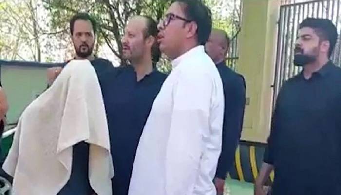 عمران خان کی جاسوسی کی کوشش ناکام،ملازم نے اعتراف جرم کرلیا