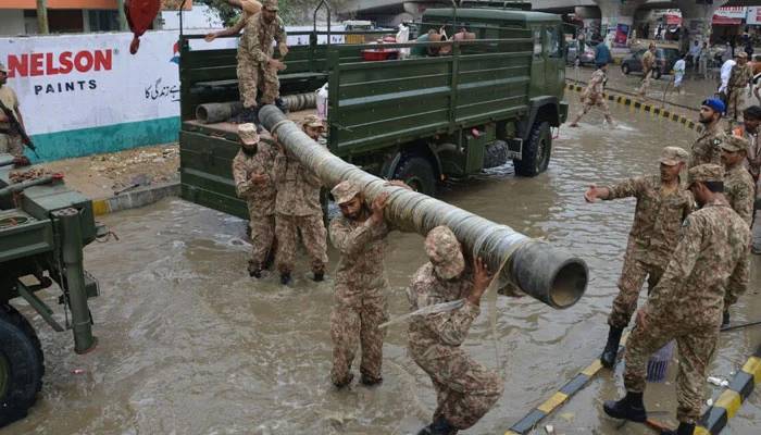 پاک فوج اورفضائیہ کی ملک بھر میں سیلاب سے متاثرہ علاقوں میں امدادی سرگرمیاں جاری