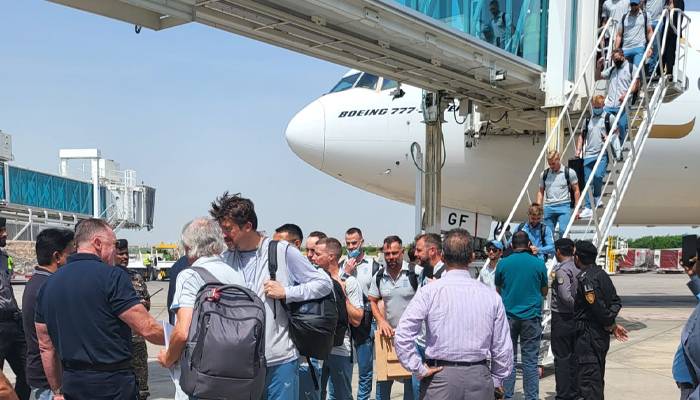 english cricket team reached karachi