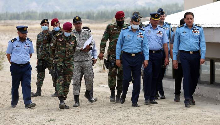 پاک فضائیہ، افواجِ پاکستان کے شانہ بشانہ مادر وطن کی خودمختاری کو لاحق کسی بھی خطرے کا مقابلہ کرنے کے لیے ہمہ وقت تیار ہے۔ 