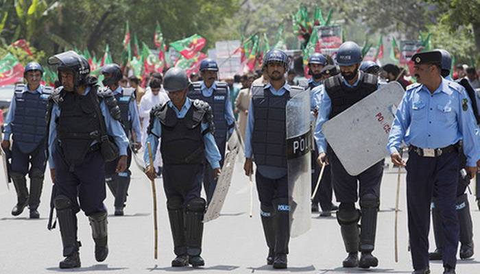 تحریک انصاف کے کارکن اور رہنما بنی گالا پہنچ گئے 