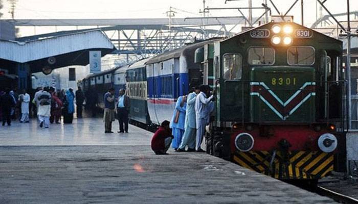 لاہور: ریلوے حکام نے20 اکتوبر تک ٹرینوں کی بکنگ روک دی