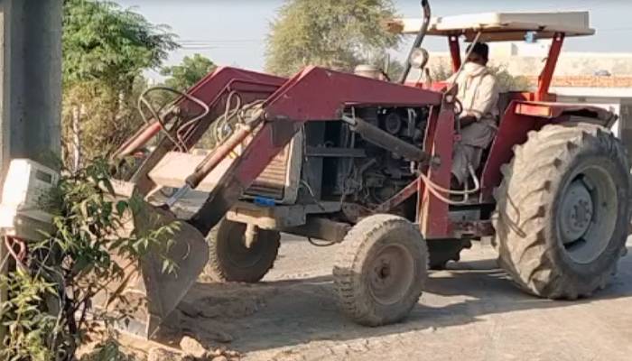 عرصہ دراز سے سرکاری اراضی پر ہاؤسنگ سکیم کے مالک نے قبضہ جما رکھا تھا-