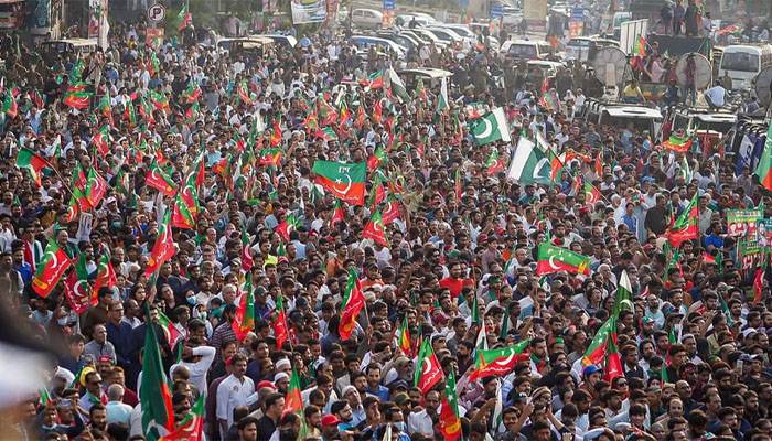 علی امین گنڈا پور، شہریار آفریدی، اور قاسم سوری کی جانب سے لانگ مارچ میں گینگز لا ئے جا رہے ہیں۔