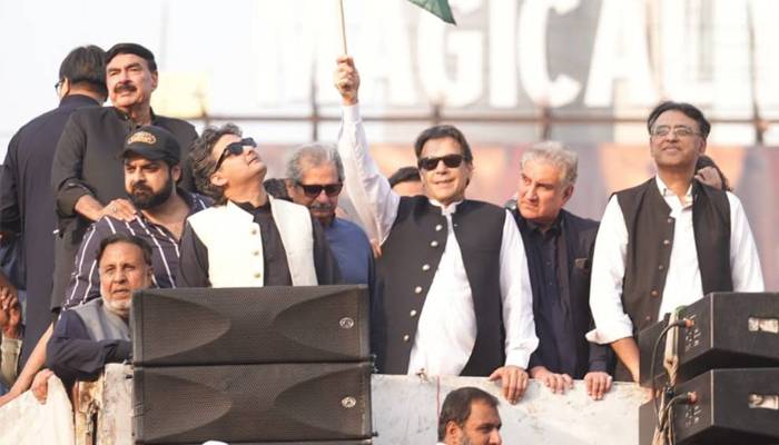 حقیقی آزادی مارچ کا چوتھا روز، عمران خان کامونکی پہنچ گئے