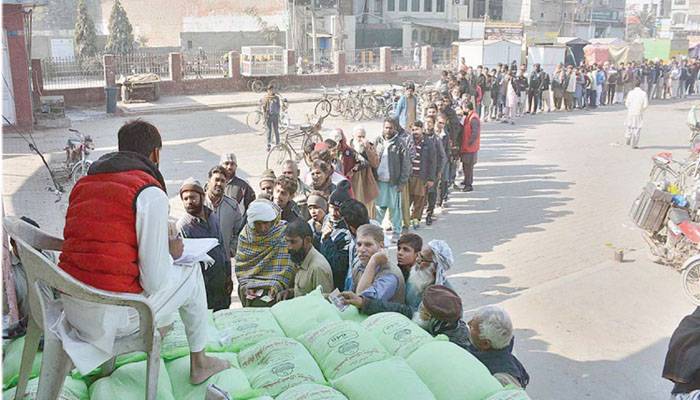 لاہور: سستے آٹے کا حصول خواب بن گیا، شہری پریشان