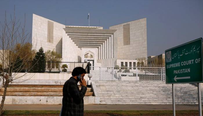 زیادہ تعلیم یافتہ کم اہلیت والے عہدے پر بھرتی نہیں ہو سکیں گے: سپریم کورٹ 