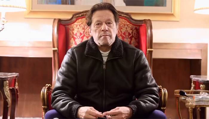 نگران وزیراعلیٰ پر ڈیڈ لاک، عمران خان ایک قدم پیچھے ہٹ گئے