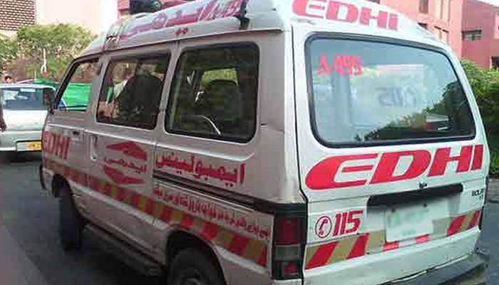 کراچی سپرہائی وے پر دو گاڑیوں میں تصادم، آتشزدگی سے 2 افراد زخمی