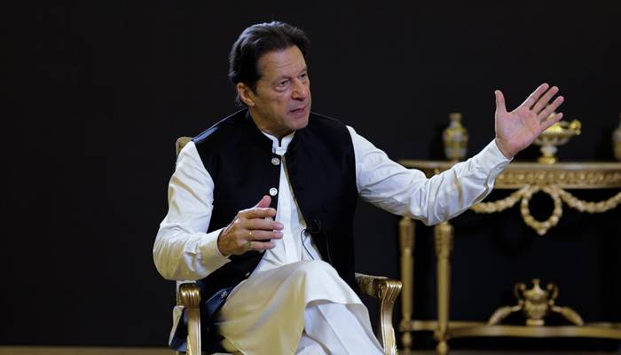 عوام میرے ساتھ ہیں، بیساکھیوں کی ضرورت نہیں: عمران خان کا بی بی سی کو انٹرویو