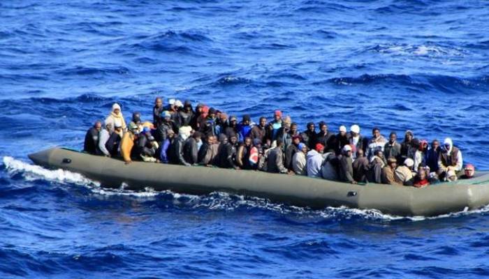 immigrants boat sinked in italy 