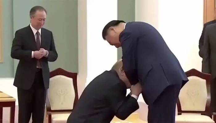 putin bowed and kissed xi hand