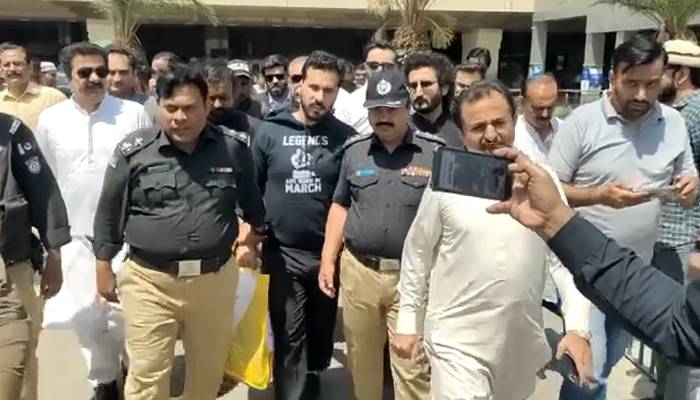 کراچی پولیس حسان نیازی کو لاہور سے گرفتارکرکے بذریعہ ایئرپورٹ روانہ