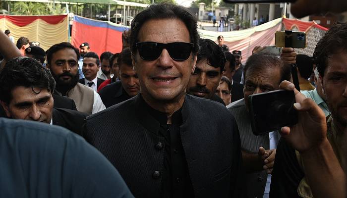 عمران خان کے ایک بار پھر ناقابل ضمانت وارنٹ گرفتاری جاری