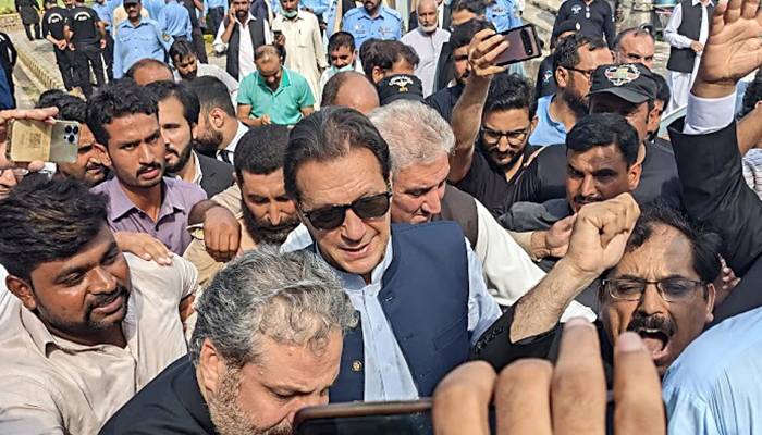 خاتون جج دھمکی کیس،عمران خان کے ناقابل ضمانت وارنٹ گرفتاری کل تک معطل