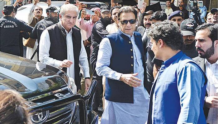 توشہ خانہ کیس:عمران خان ذاتی حیثیت میں منگل کو سیشن کورٹ طلب