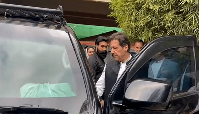 عمران خان عدالت پیشی کیلئے اسلام آباد روانہ 