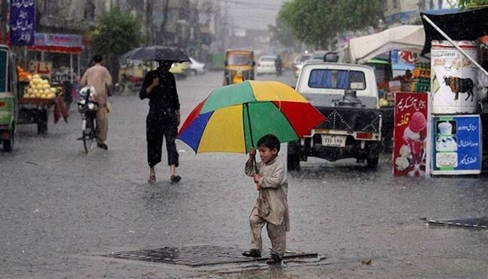 سردی پھر لوٹ آئی،لاہور اور گرد و نواح میں گرج چمک کےساتھ تیز بارش