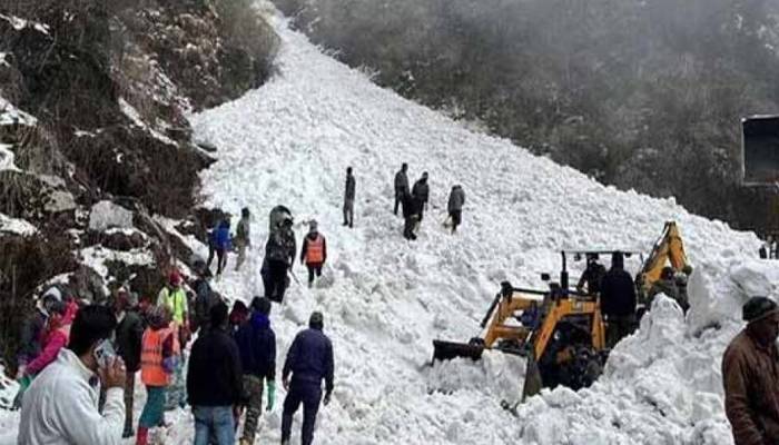 استور میں برفانی تودہ گرنےسے 10 افراد جاں بحق، 10 سےزائد زخمی