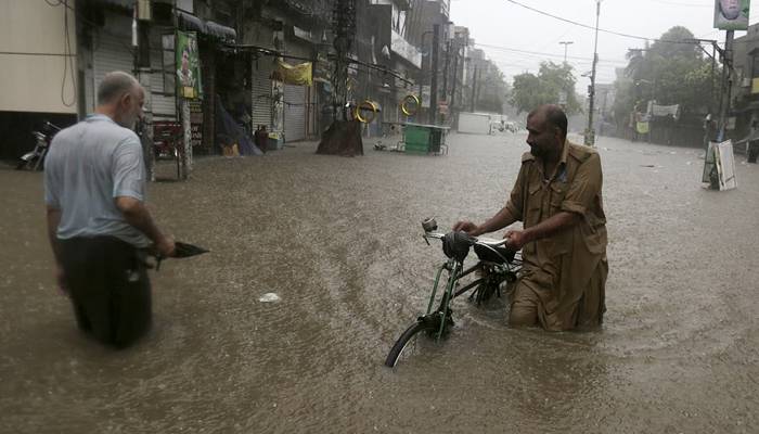 بارش نے لاہور کو ڈبودیا، دعوے دھڑے کے دھڑے، نظام درھم برہم