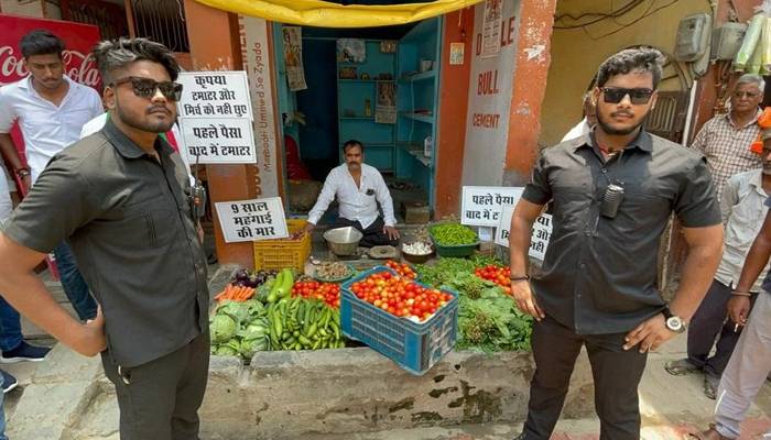 بھارت:سبزی فروش نےٹماٹروں کی حفاظت کیلئےباؤنسرکی خدمات حاصل کرلی