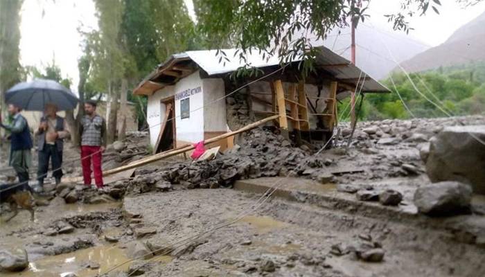 چترال میں سیلاب نے تباہی مچا دی،رابطہ پل اور سڑکیں بہہ گئیں،فصلیں تباہ