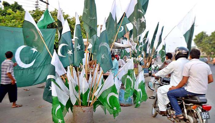 ملک بھر میں جشن آزادی کی تیاریاں،ہر طرف سبز ہلالی پرچموں کی بہار