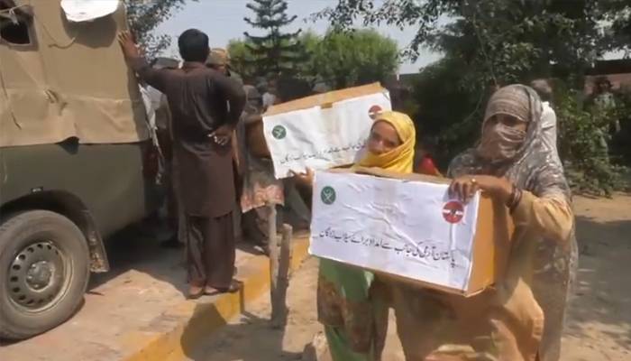 قصور: سیلاب زدگان کیلئے پاک فوج کی امدادی سرگرمیاں دوسرے روز بھی جاری