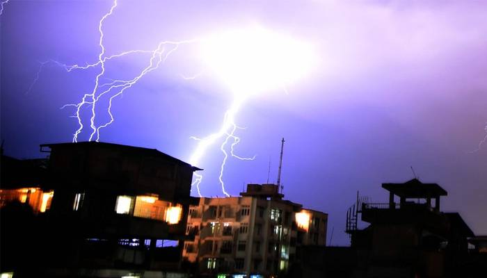 بھارت:آسمانی بجلی گرنے سے 10 افراد ہلاک،3زخمی