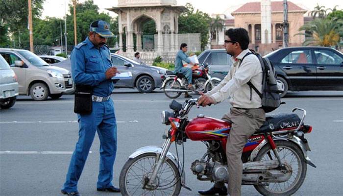 ون وے کی خلاف ورزی کرنیوالوں کو 2 ہزارموقع پرجرمانہ کرنےکاحکم