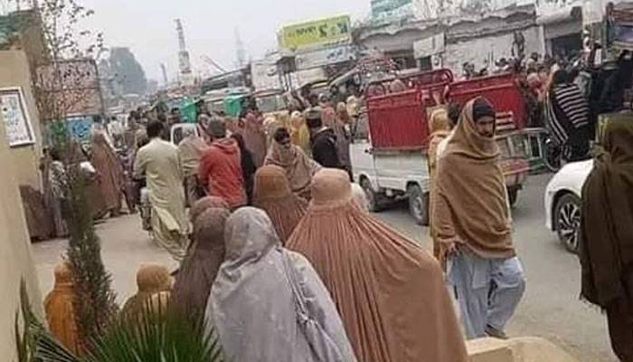 خواتین کے بازار جانے پر پابندی،خواجہ سراؤں کو ضلع بدر کرنیکا مطالبہ