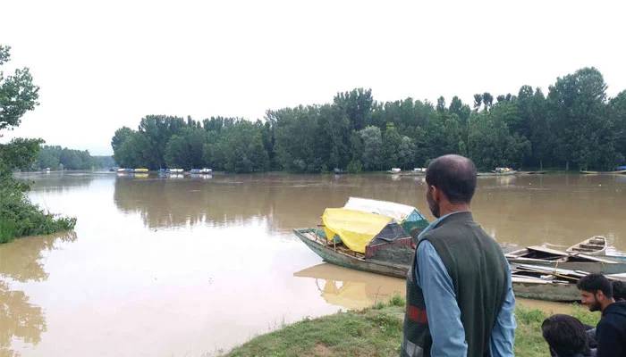 وادی کشمیر میں دریائے جہلم کی سطح میں غیرمعمولی کمی  