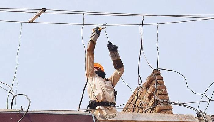 لاہور،گوگی بٹ کے بھتیجے بجلی چورکرتے پکڑے گئے