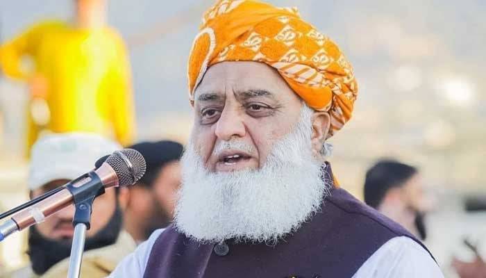 ’مخالف قید میں ہو اور میں جلسے کروں‘فضل الرحمان کا سیاستدانوں کی رہائی کا مطالبہ