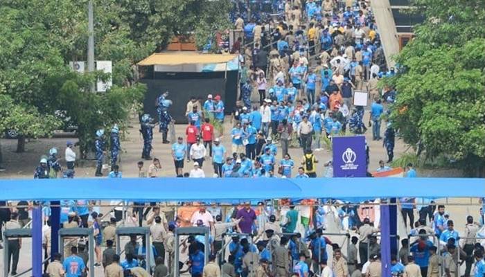 ورلڈکپ؛ پاکستانی اسٹارز کی ایک جھلک دیکھنے کیلئے ہجوم اُمڈ آیا