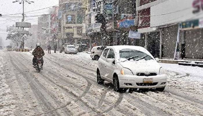 پہاڑوں پر برفباری،ملک بھرمیں سردی کاراج برقرار