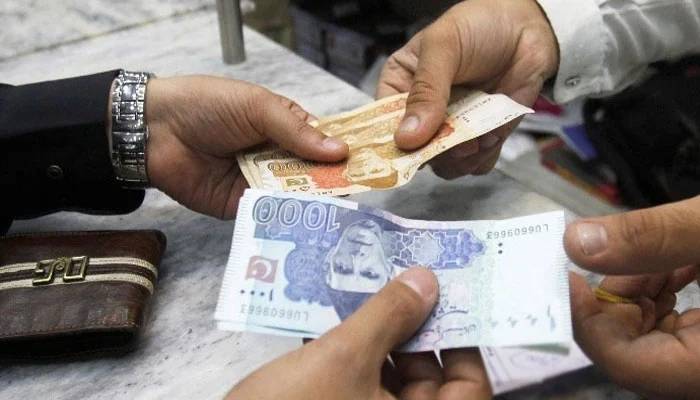 آئندہ بجٹ میں کاروباری اور تنخواہ دار طبقے پر ٹیکس حجم بڑھایا جائے گا