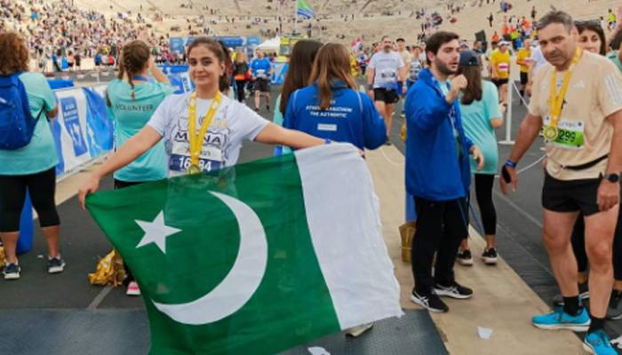 یونان:پاکستانی ایتھلیٹ موناخان کوپاکستان پرچم لہرانامہنگاپڑگیا