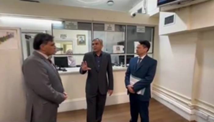 وفاقی وزیرداخلہ کا لندن میں پاکستانی ہائی کمیشن کا دورہ 