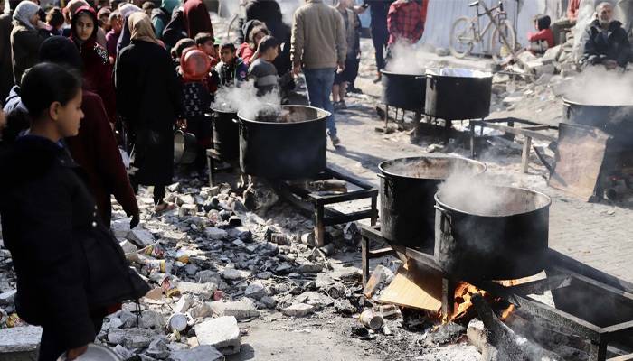 خان یونس میں امدادکےمنتظرلوگوں پراسرائیلی بمباری،7فلسطینی شہید