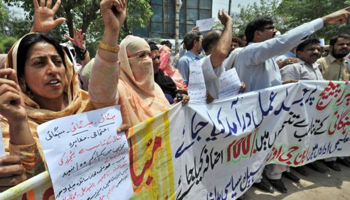 پنجاب کےسرکاری سکولز کی نجکاری کا معاملہ،اساتذہ کاسڑکوں پر احتجاج 