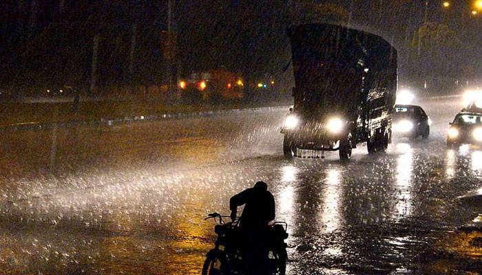 پنجاب کےمختلف شہروں بارش،بجلی کانظام معطل