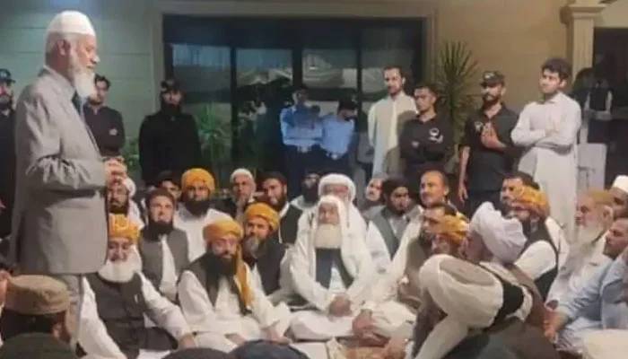 مذہبی سکالر ڈاکٹر ذاکر نائیک کی مولانا فضل الرحمان سے ملاقات