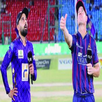 کراچی کنگز کا کوئٹہ گلیڈی ایٹرز کیخلاف  ٹاس جیت کر بیٹنگ کا فیصلہ  